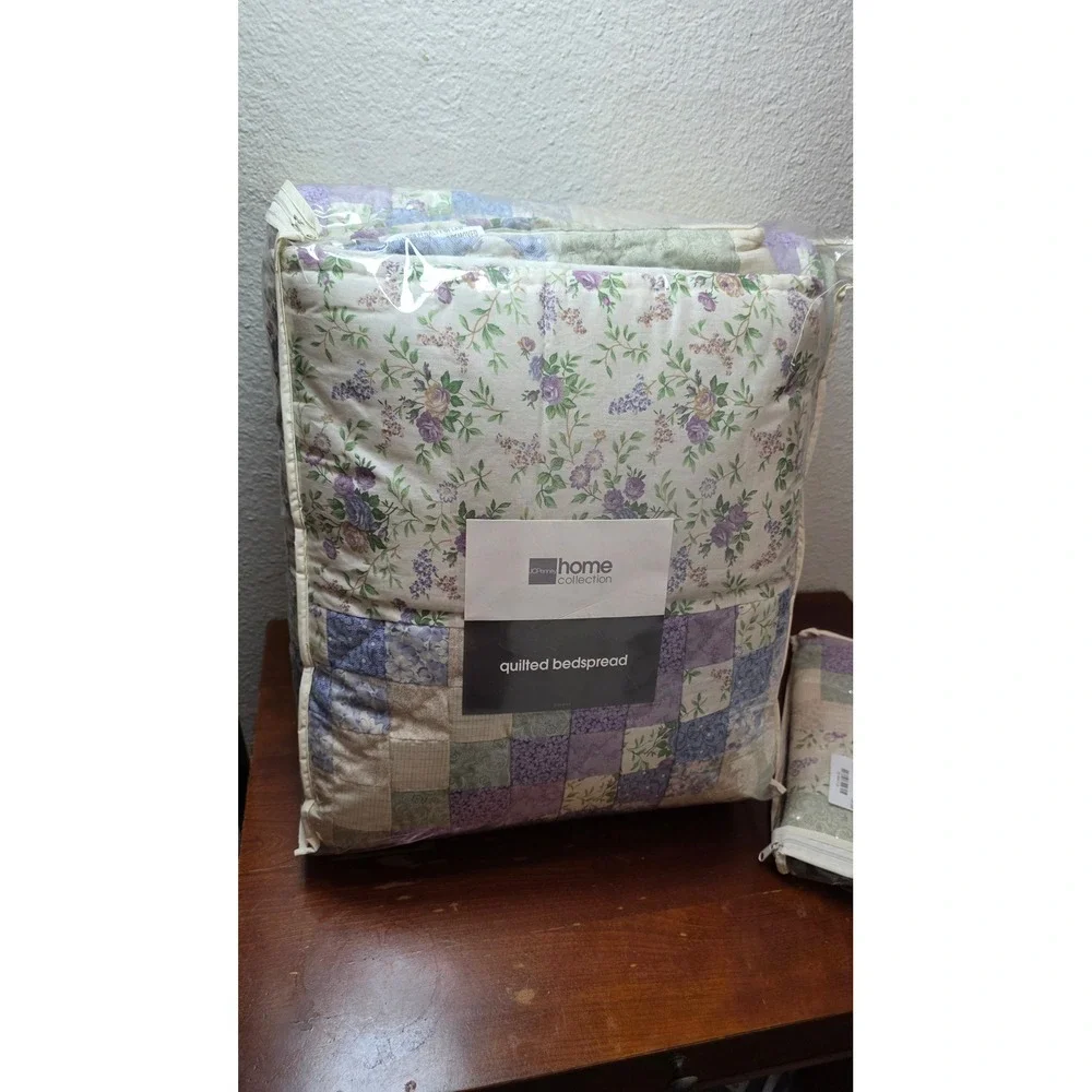 NEW‎ JCPenney Home Priscilla Quilted Bedspread Twin Purple Floral Patchwork